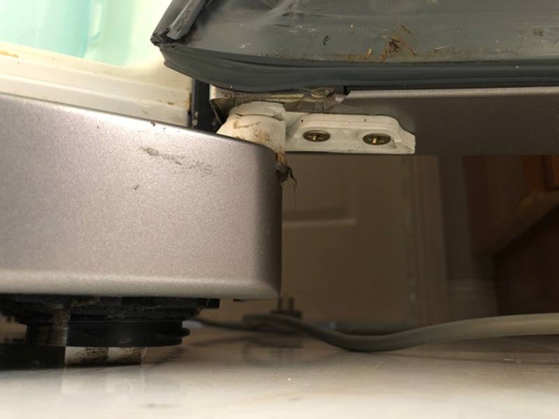 Refrigerator door not closing