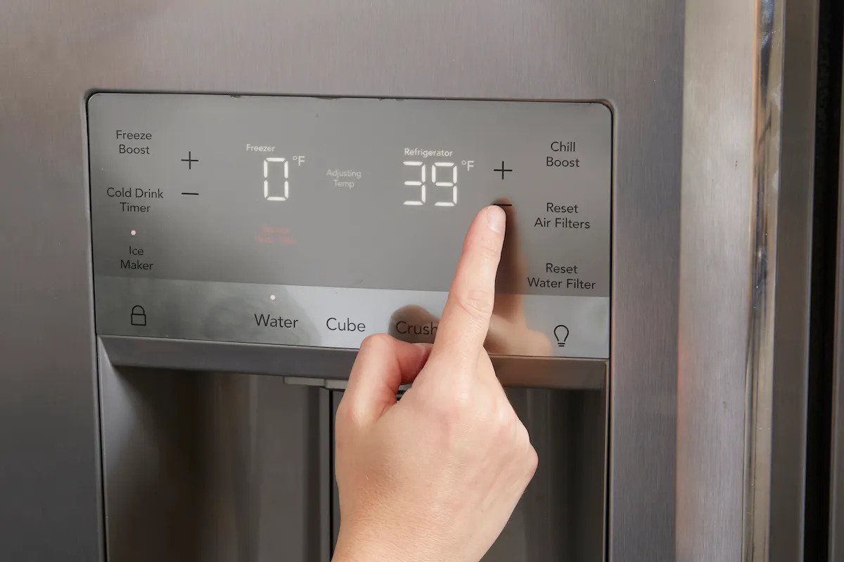Refrigerator-not-maintaining-the-correct-temperature